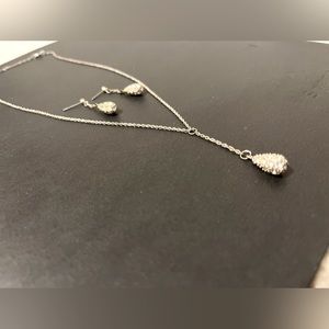 Beautiful silver teardrop style necklace & earring set worn once